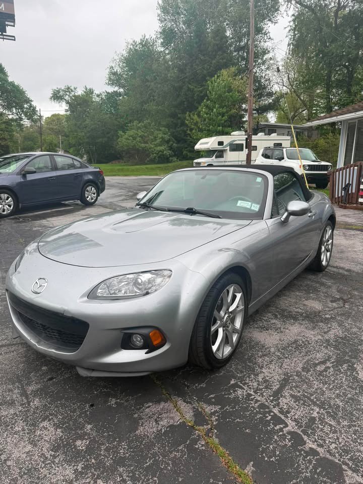 Used 2013 MAZDA MX-5 Miata Grand Touring RWD image 3
