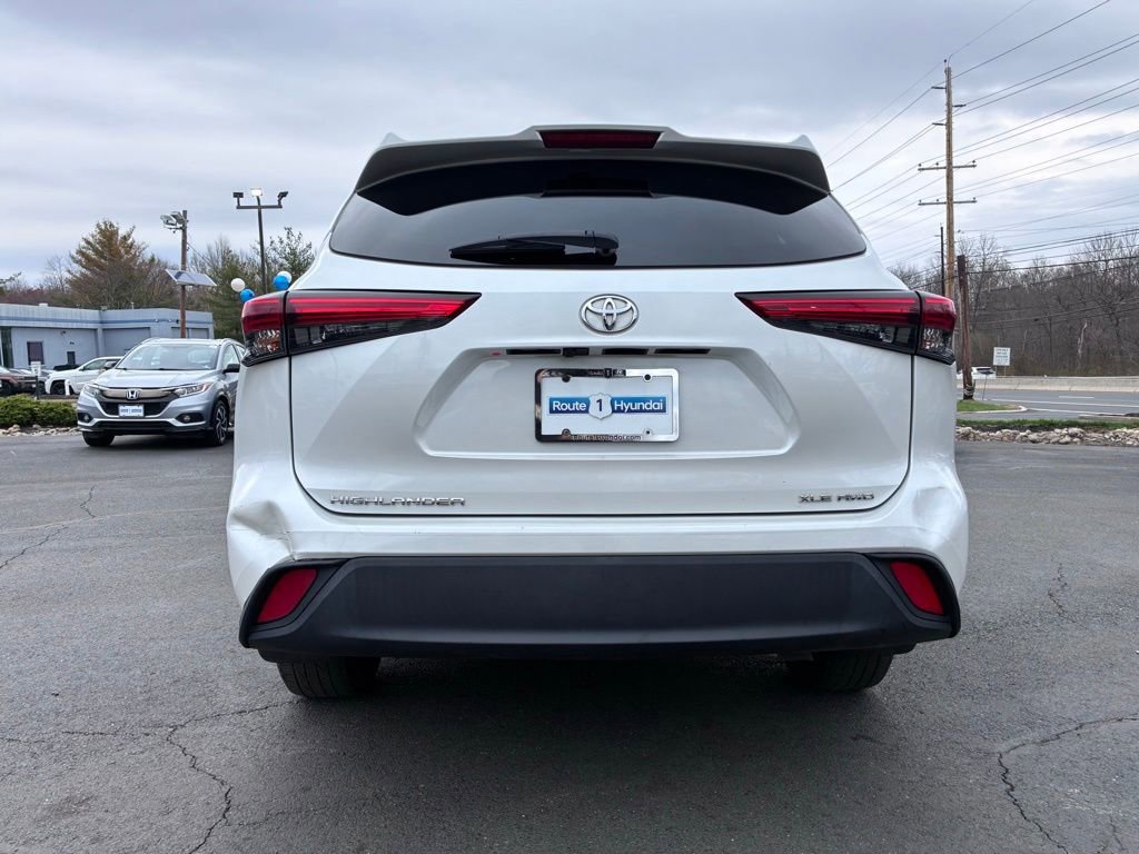 Used 2023 Toyota Highlander XLE AWD/4WD image 6