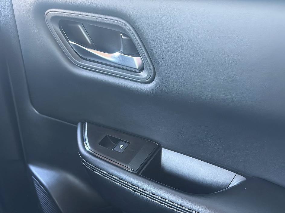Certified 2025 Nissan Rogue SV AWD/4WD image 4