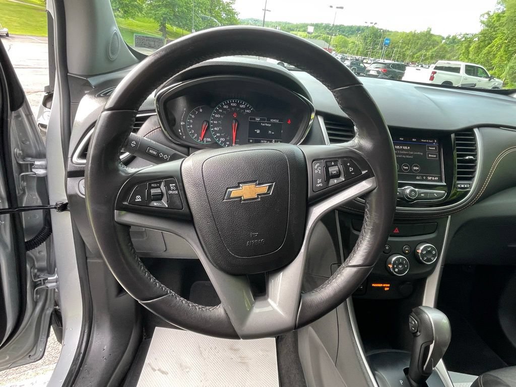 Certified 2022 Chevrolet Trax LT w/ LT Convenience Package AWD/4WD image 25
