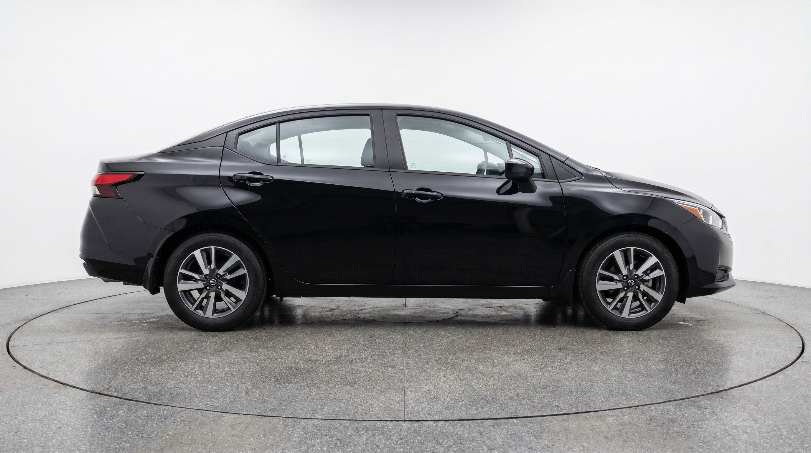 Used 2025 Nissan Versa SV FWD image 11