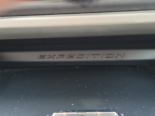 Used 2024 Ford Expedition XLT RWD image 27