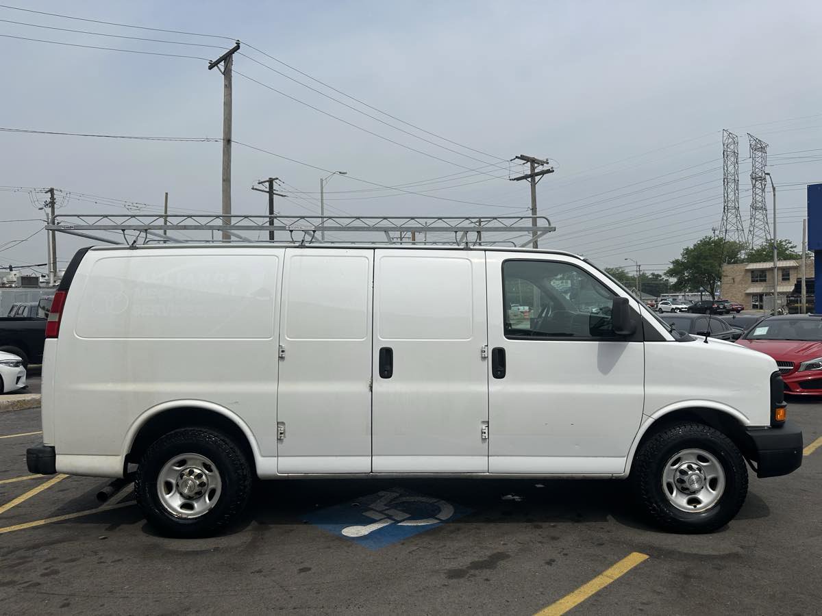 Used 2015 Chevrolet Express 2500 image 4