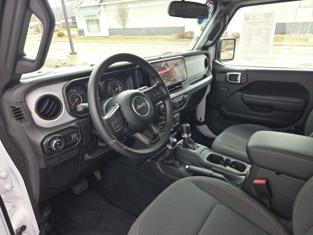 Used 2025 Jeep Gladiator Overland AWD/4WD image 10
