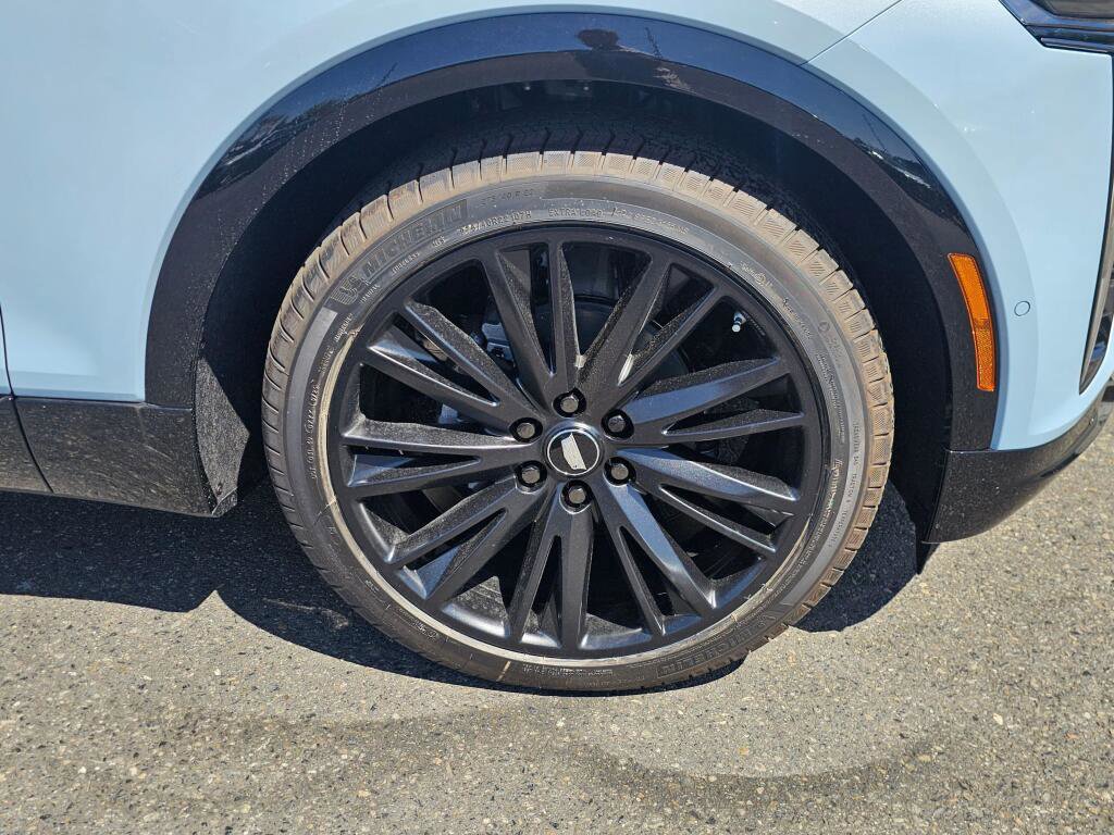 New 2026 Cadillac Lyriq Signature Sport w/ LPO, ONYX Package AWD/4WD image 14