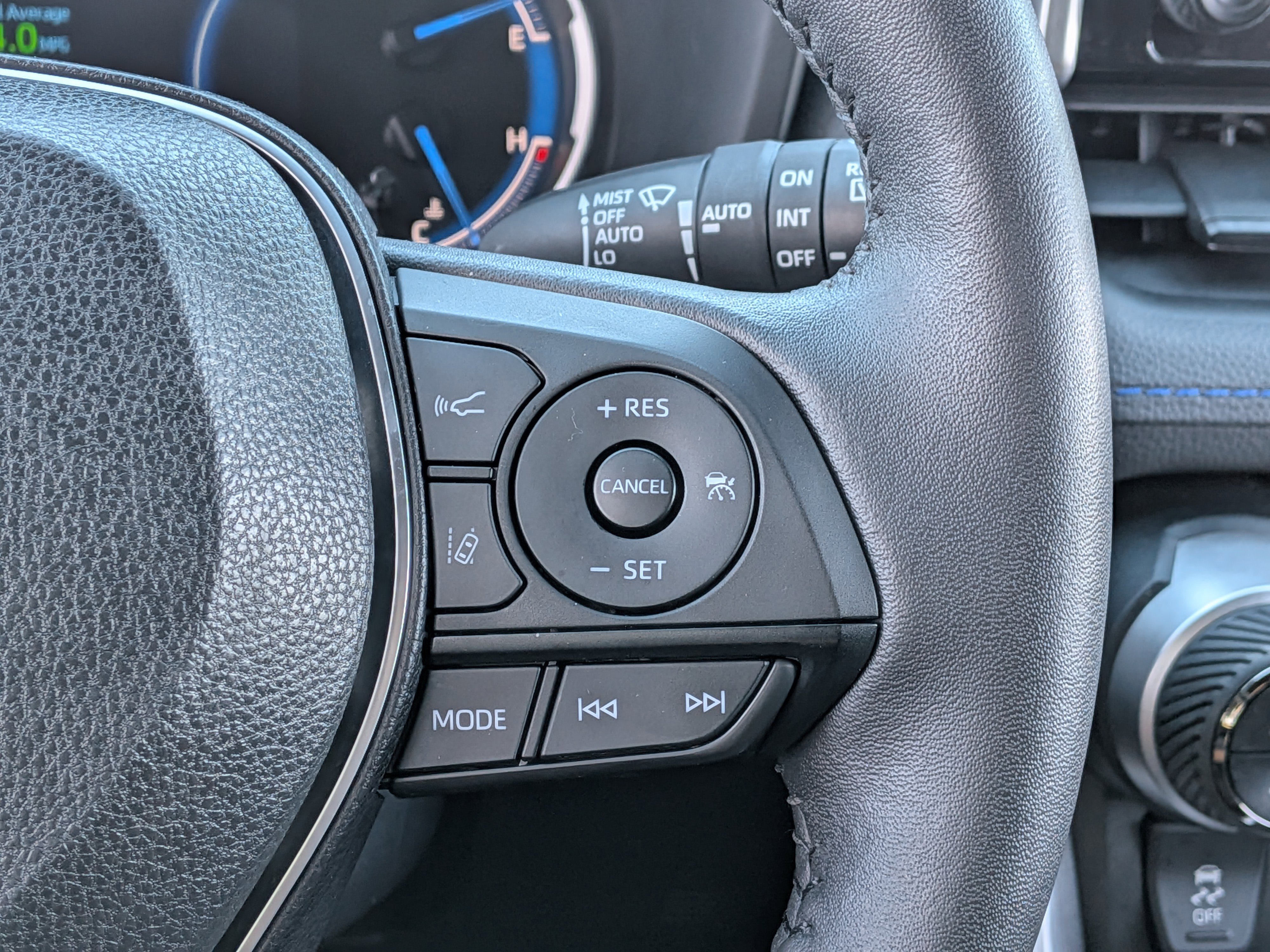 Used 2023 Toyota RAV4 SE image 29