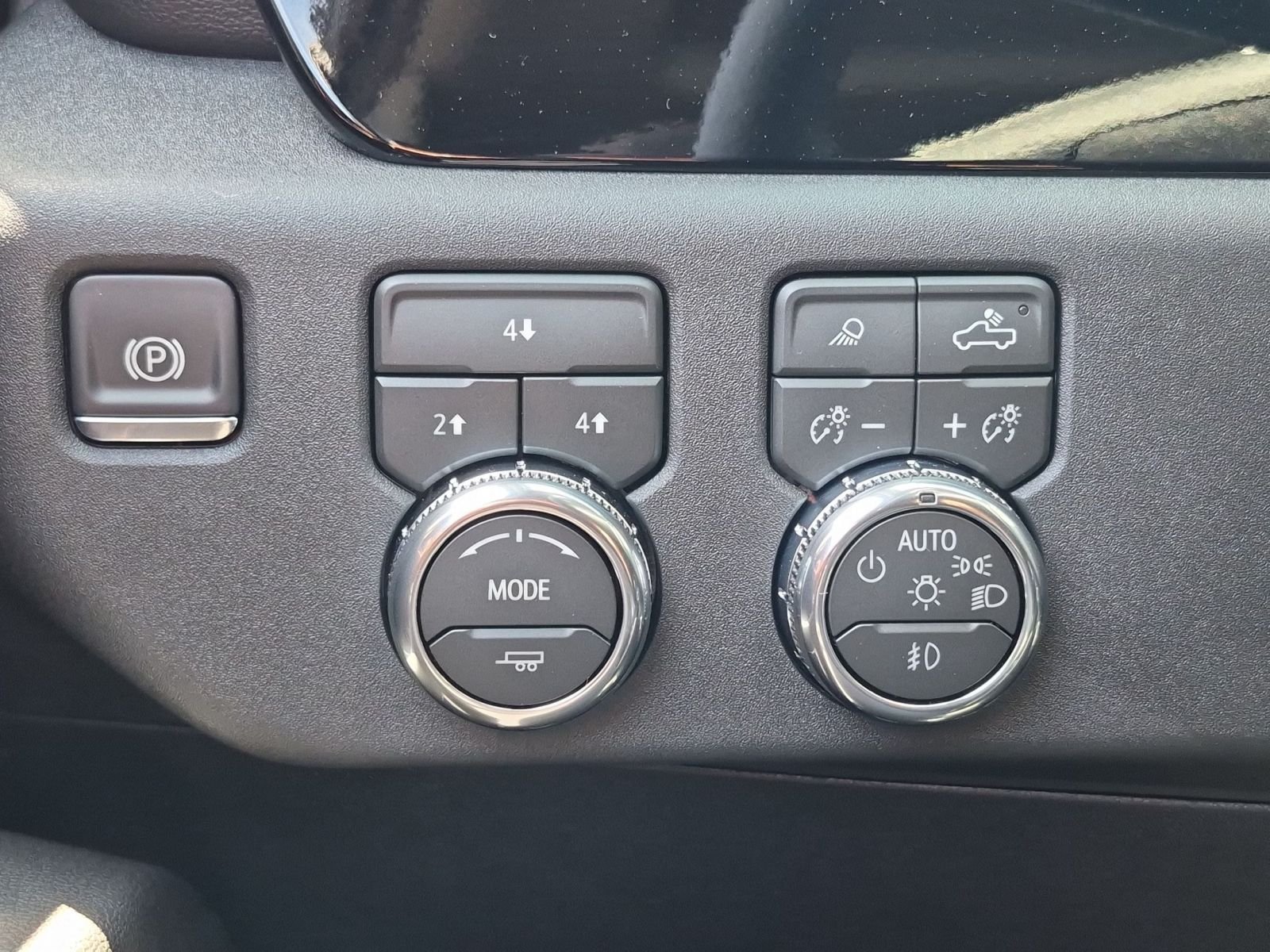 New 2026 GMC Sierra 3500 SLE w/ SLE Value Package AWD/4WD image 17