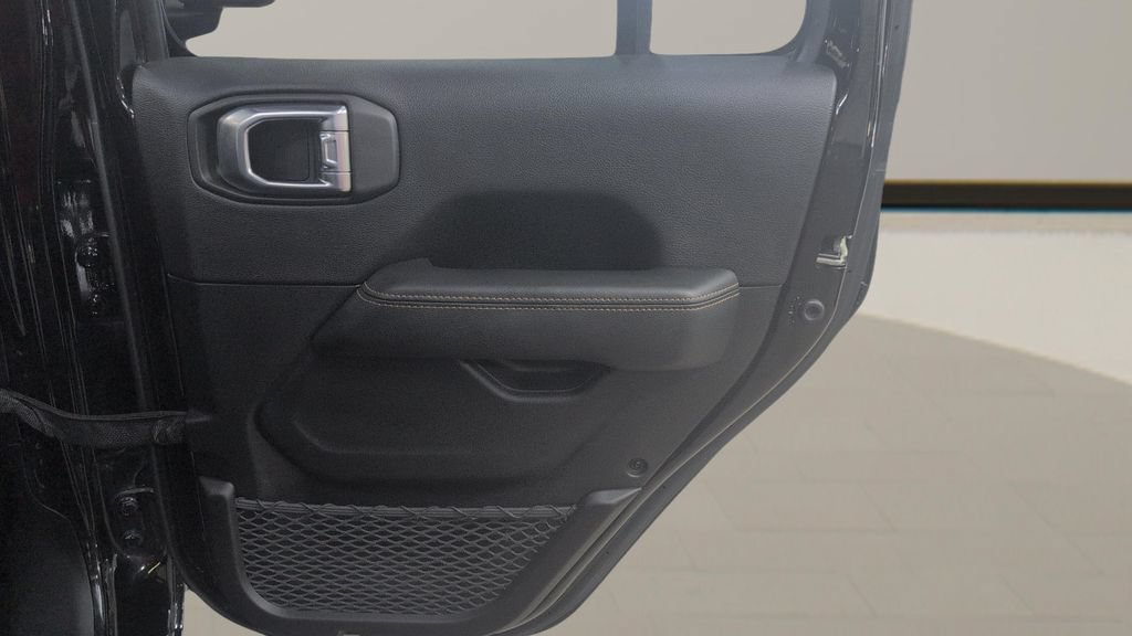 Used 2023 Jeep Wrangler Unlimited Sahara AWD/4WD image 21