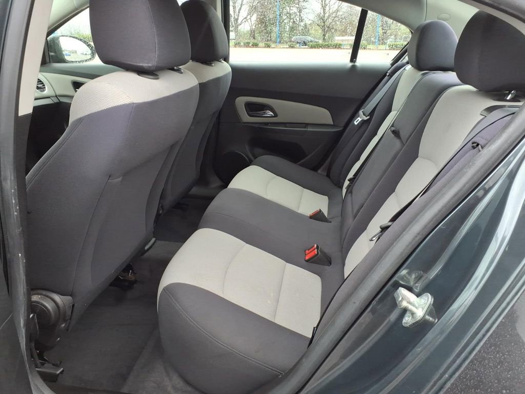Used 2013 Chevrolet Cruze LS FWD image 9