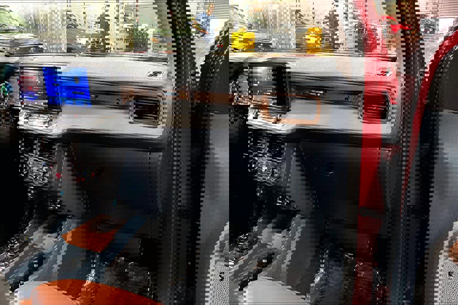 Used 2022 Ford Maverick Lariat w/ Lariat Luxury Package image 18