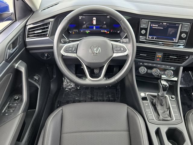 Used 2024 Volkswagen Jetta SE w/ Panoramic Sunroof Package FWD image 13