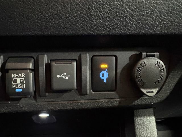 Used 2022 Toyota Tacoma TRD Off-Road w/ Technology Package image 13