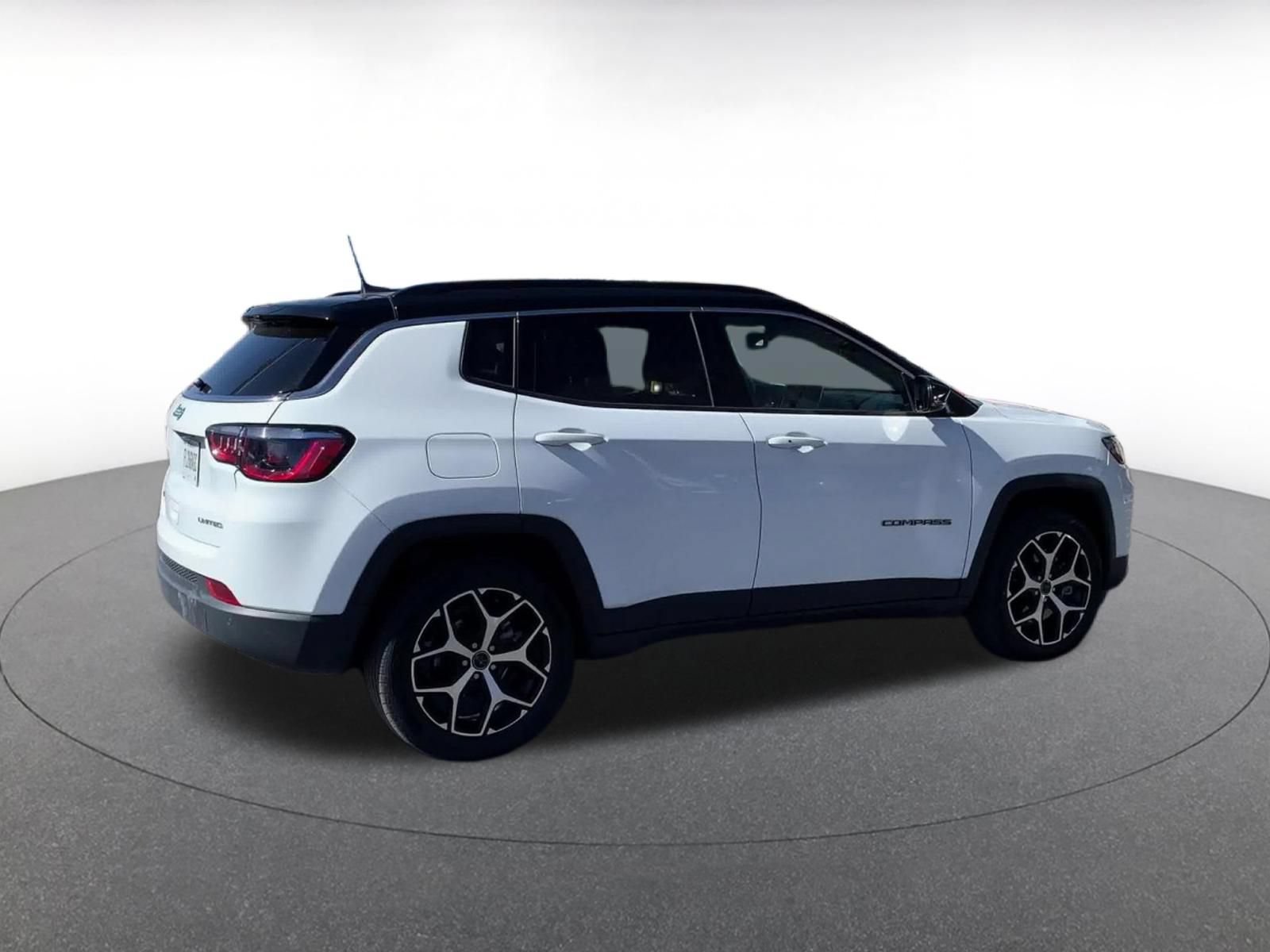 Used 2025 Jeep Compass Limited AWD/4WD image 15