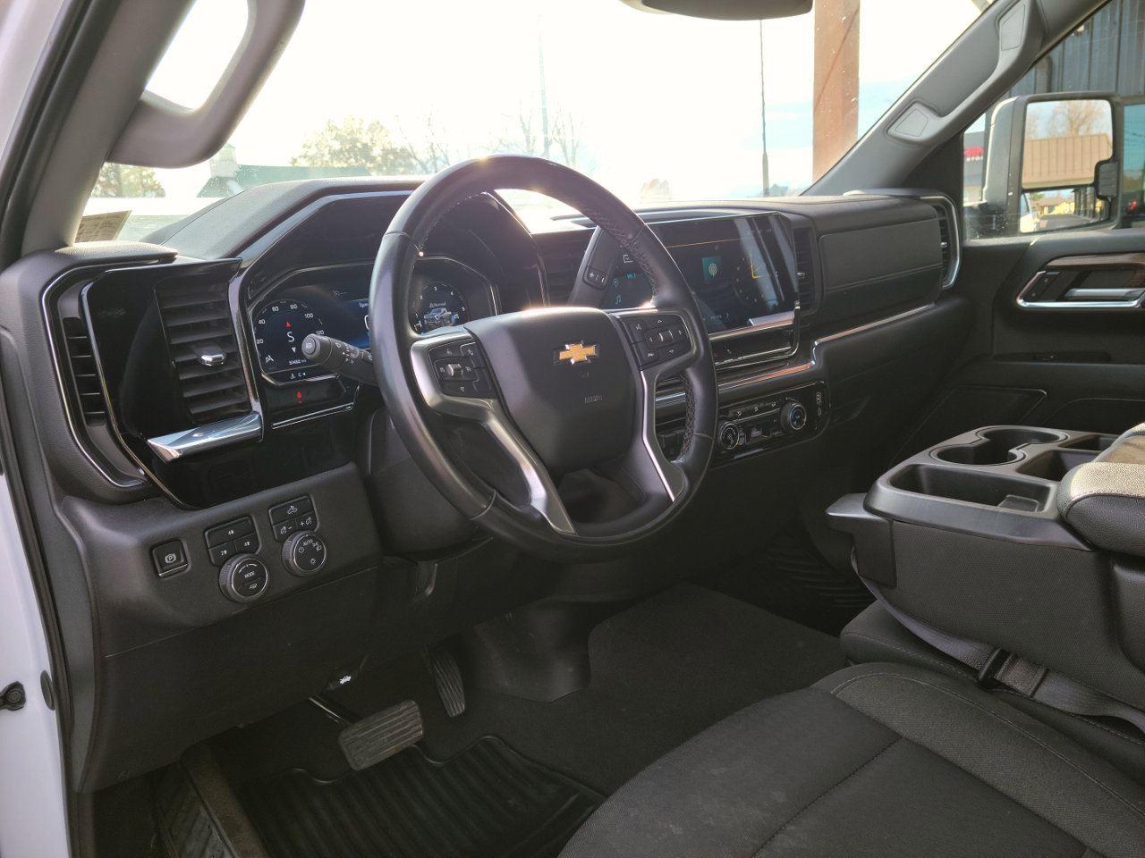 Used 2024 Chevrolet Silverado 2500 LT image 9
