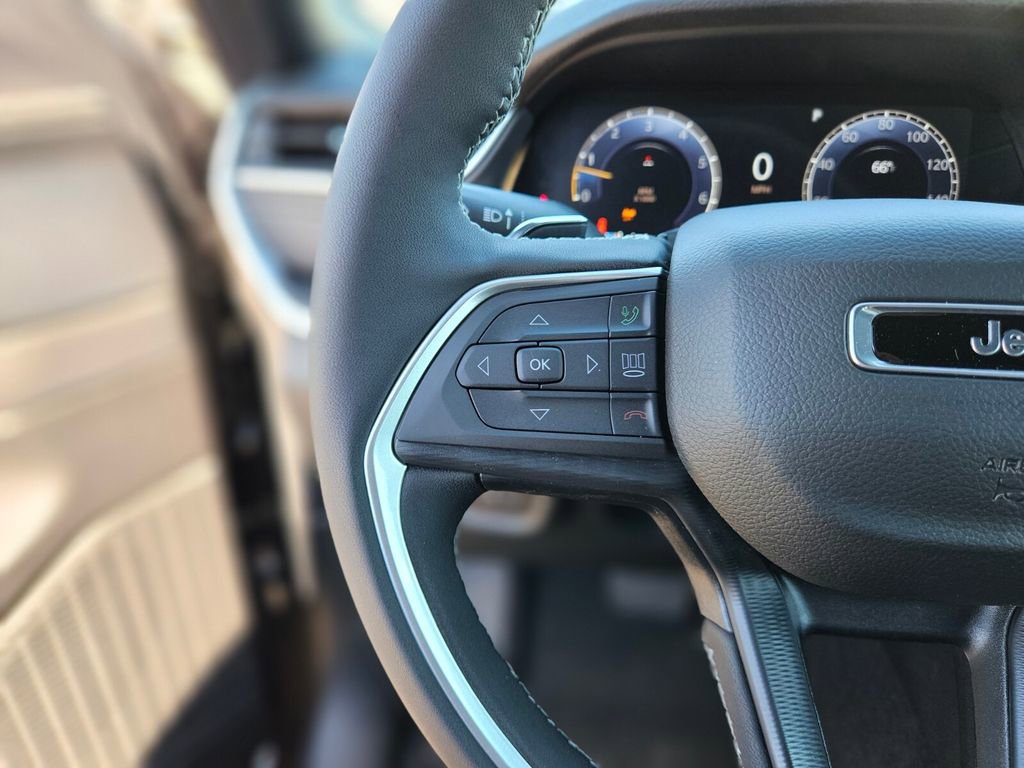 New 2025 Jeep Grand Cherokee Altitude image 25