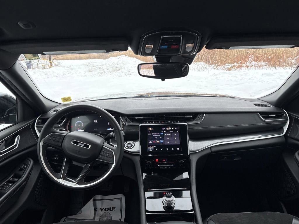 Used 2023 Jeep Grand Cherokee L Laredo image 15