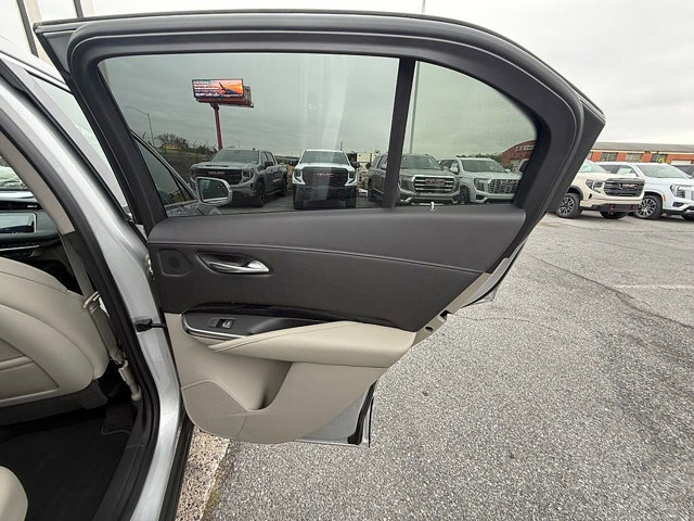 Used 2019 Cadillac XT4 Premium Luxury w/ Enhanced Visibility Package AWD/4WD image 17