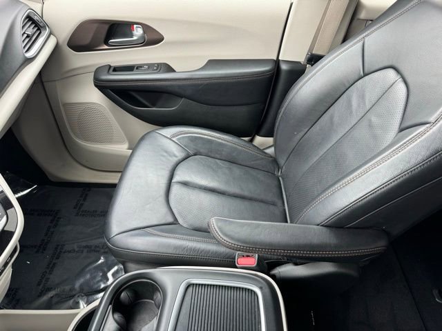 Used 2018 Chrysler Pacifica Touring-L Plus image 22