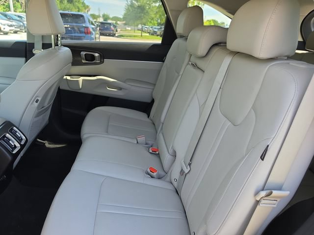 Certified 2025 Kia Sorento S w/ Panoramic Sunroof Package FWD image 11