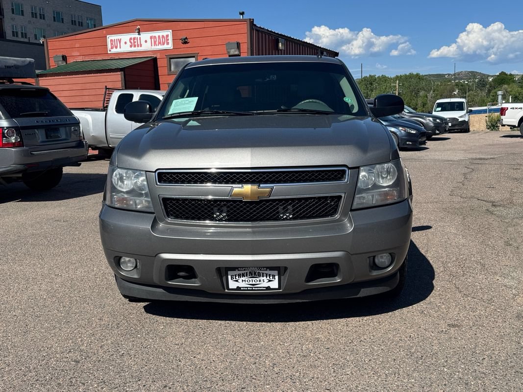 Used 2007 Chevrolet Suburban 2500 LT w/ LT Preferred Equipment Group AWD/4WD image 8
