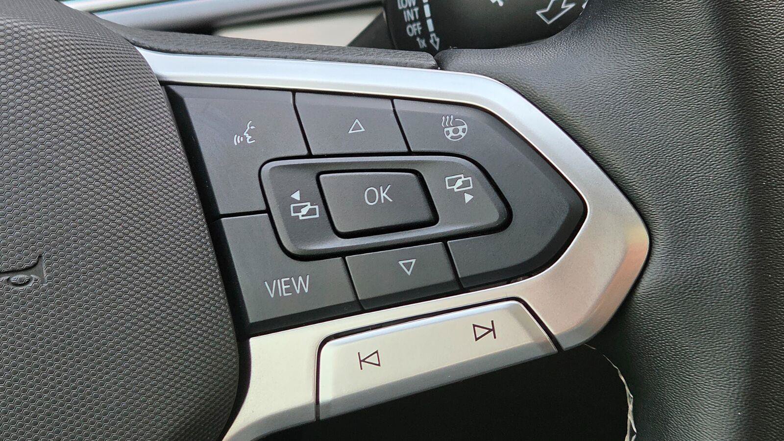 Certified 2025 Volkswagen Taos SEL AWD/4WD image 27