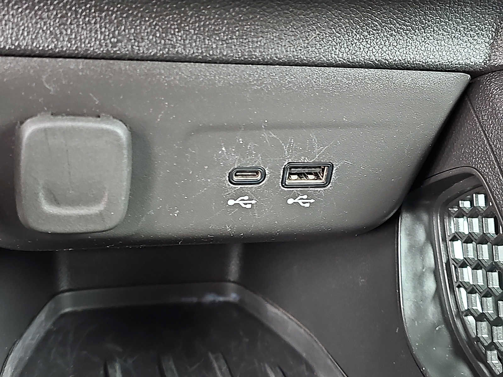 Used 2025 Chevrolet TrailBlazer LT AWD/4WD image 23