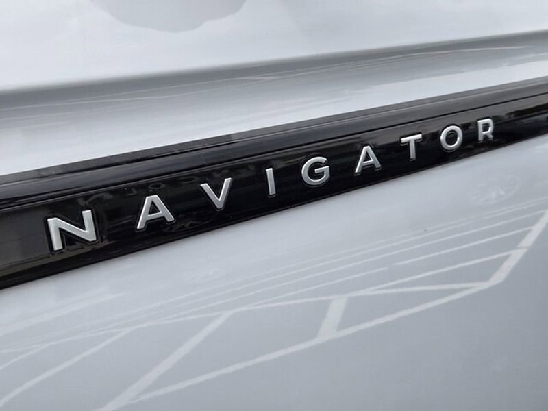 Used 2025 Lincoln Navigator L Black Label AWD/4WD image 10