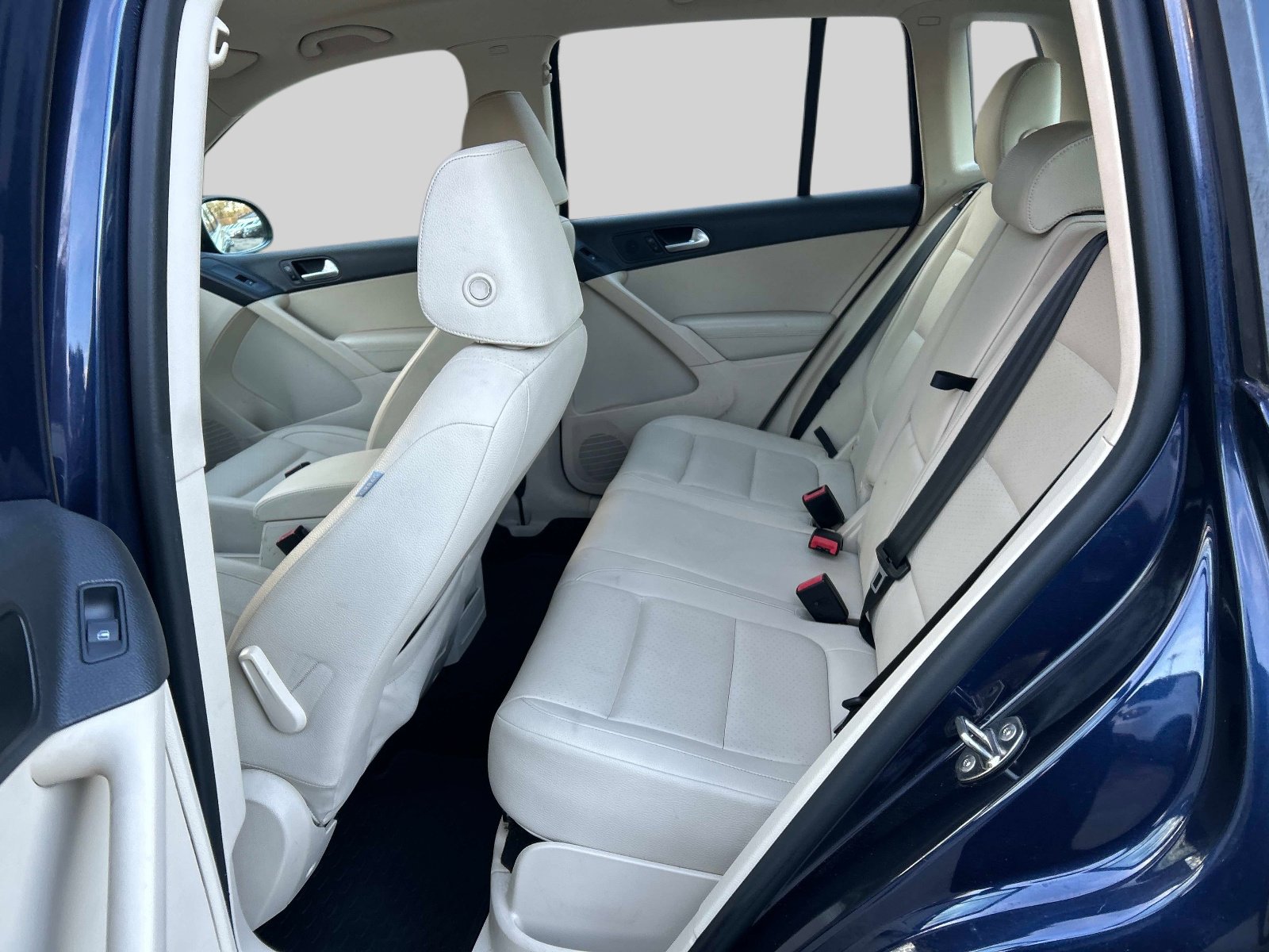 Used 2016 Volkswagen Tiguan SE image 12