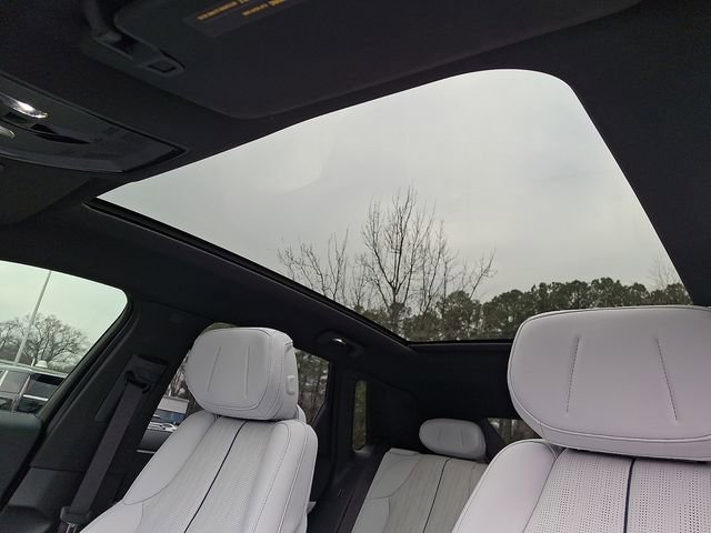 Used 2024 Cadillac Lyriq Luxury image 17