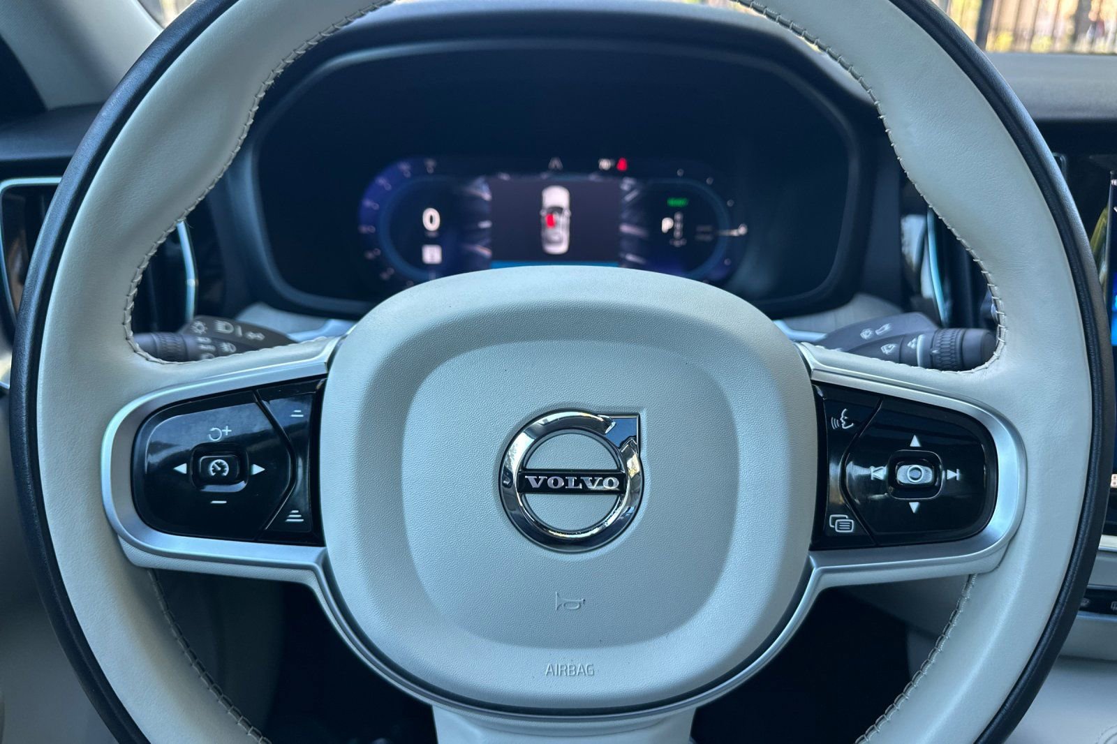 Used 2023 Volvo S60 T8 Plus image 22