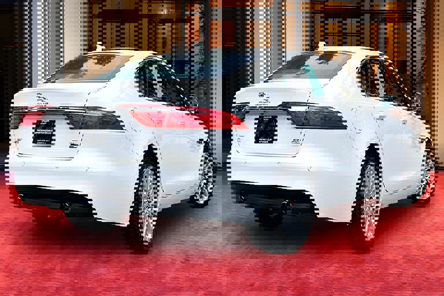 Used 2019 Jaguar XF Prestige image 12