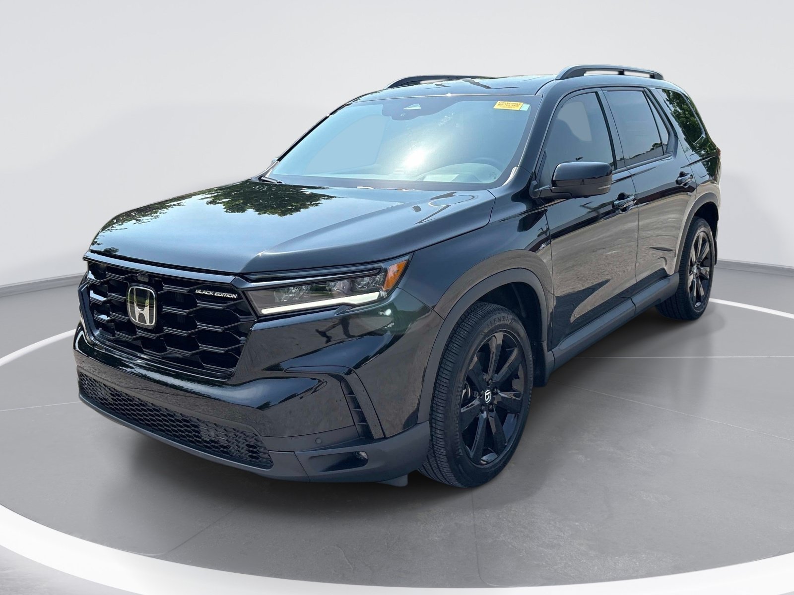 Used 2025 Honda Pilot Black Edition image 3