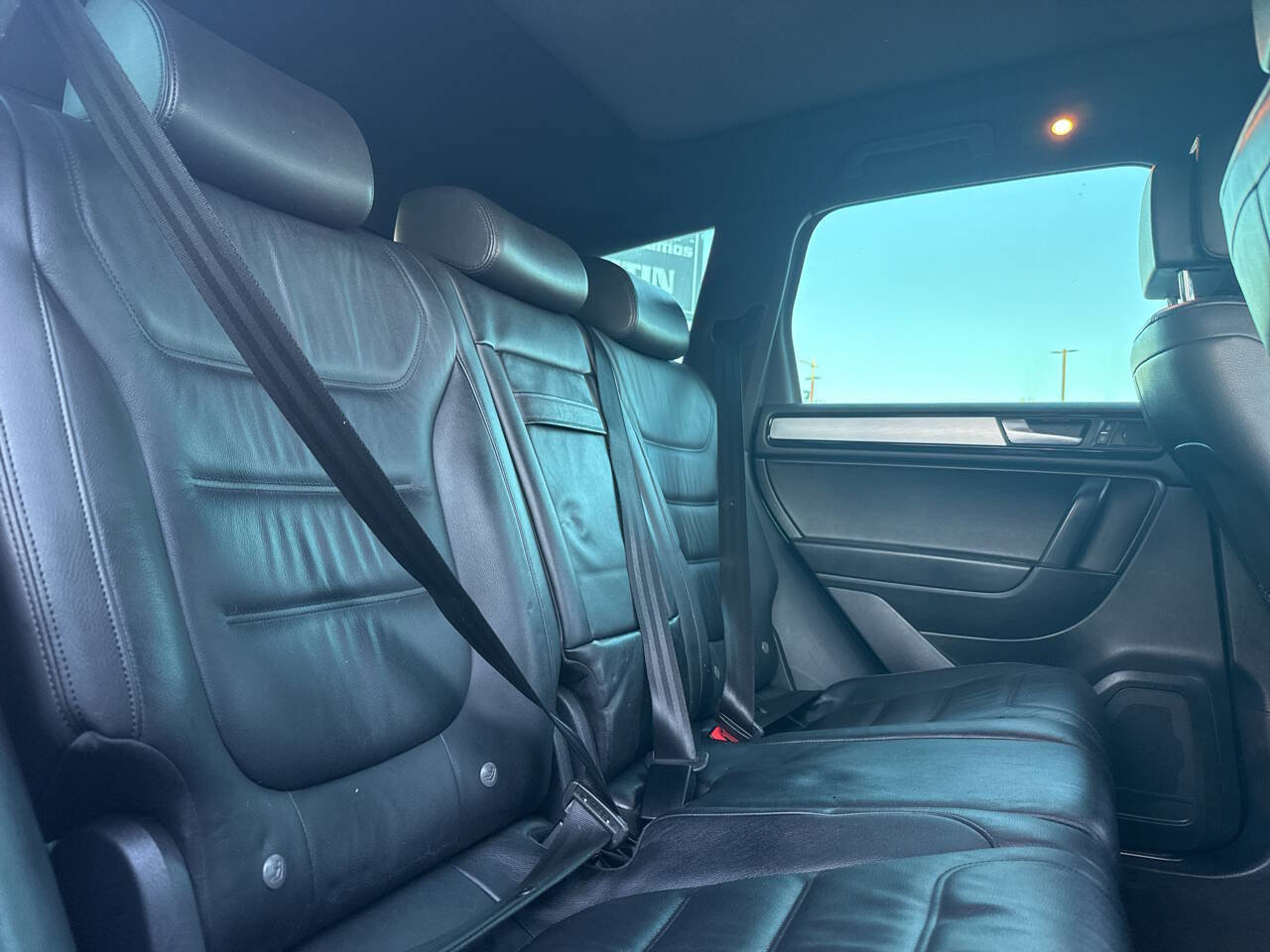 Used 2014 Volkswagen Touareg VR6 image 21