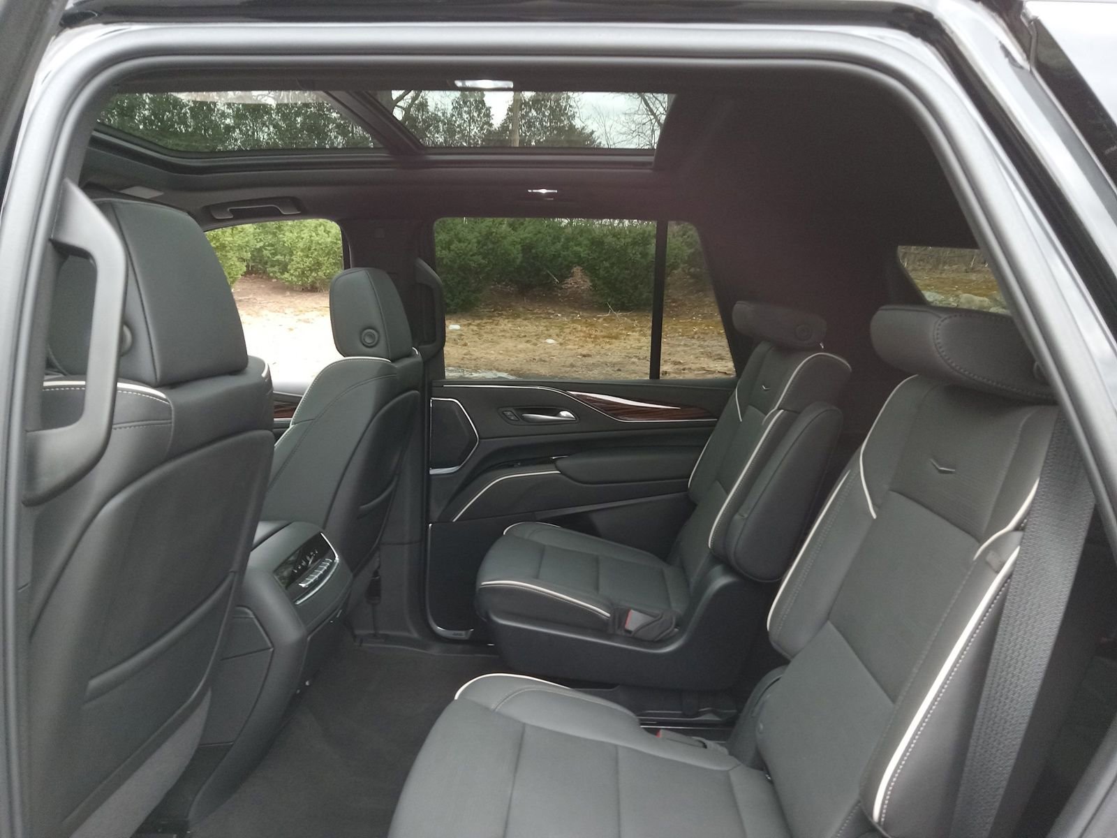 Used 2024 Cadillac Escalade Premium Luxury image 24