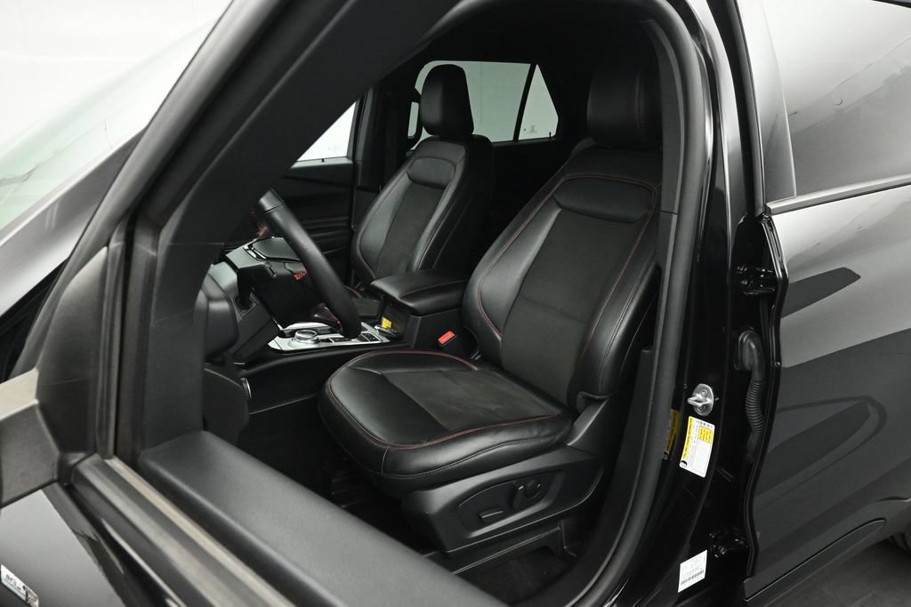 Certified 2023 Ford Explorer ST-Line w/ Class IV Trailer Tow Package RWD image 9