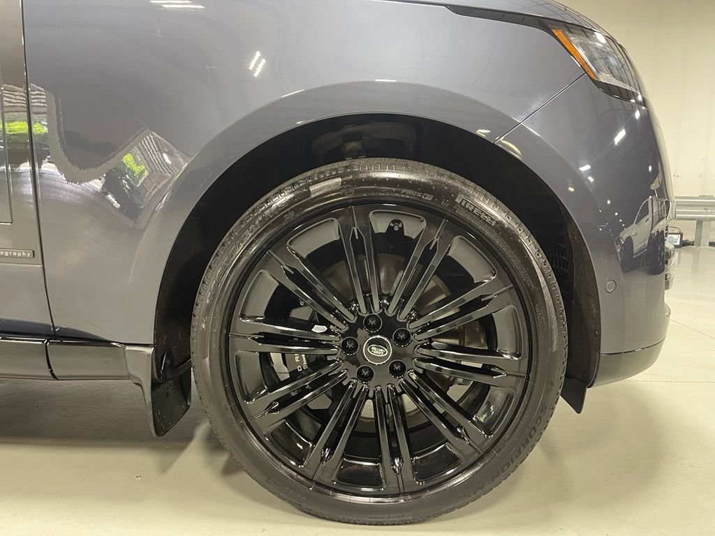Used 2025 Land Rover Range Rover Long Wheelbase Autobiography AWD/4WD image 16