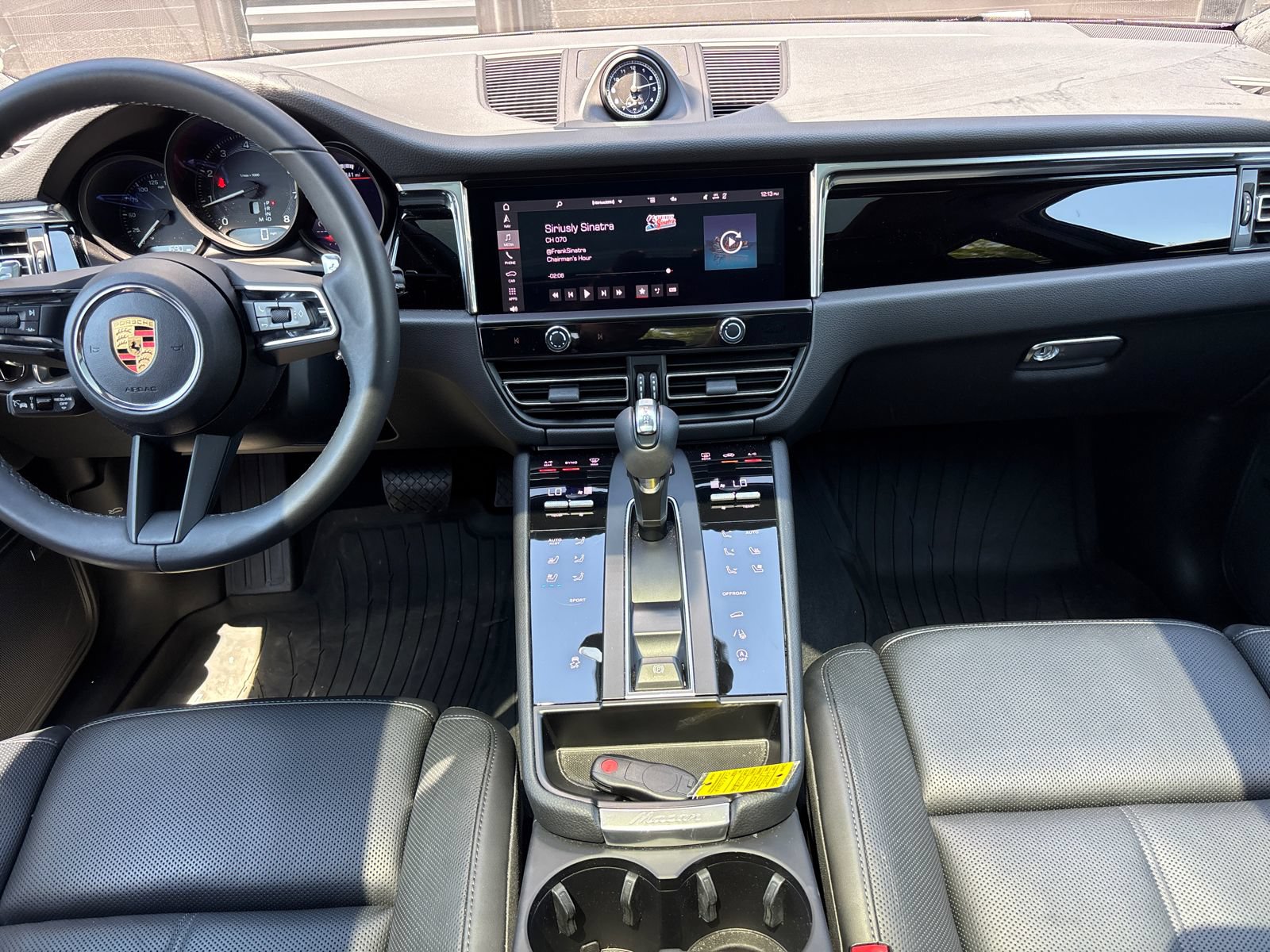 Used 2025 Porsche Macan AWD/4WD image 6