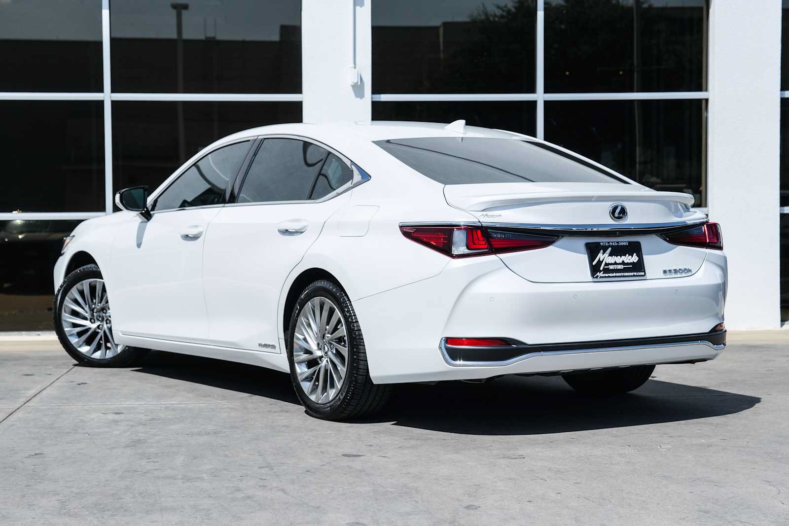 Used 2022 Lexus ES 300h Ultra Luxury w/ Accessory Package 2 FWD image 14