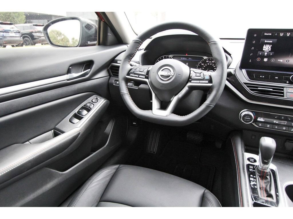 Used 2026 Nissan Altima 2.5 SR w/ SR Premium Package FWD image 8