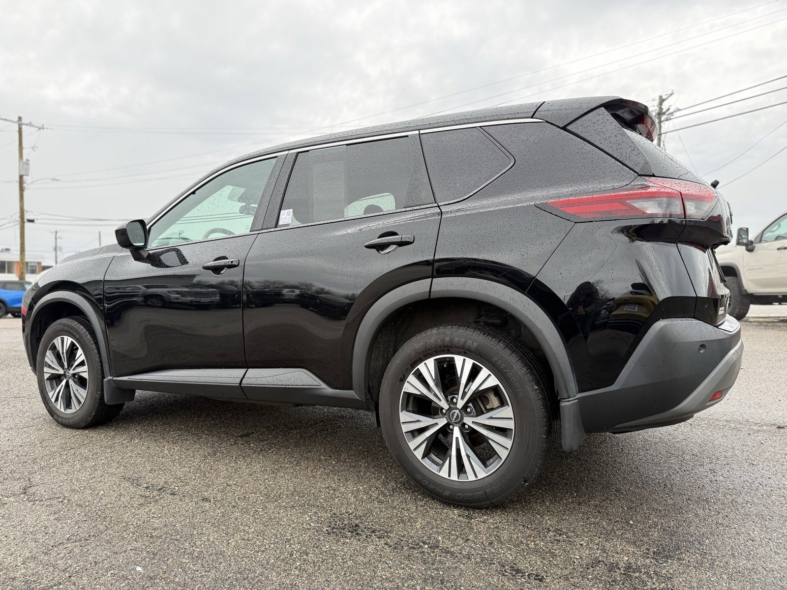 Used 2023 Nissan Rogue SV image 4