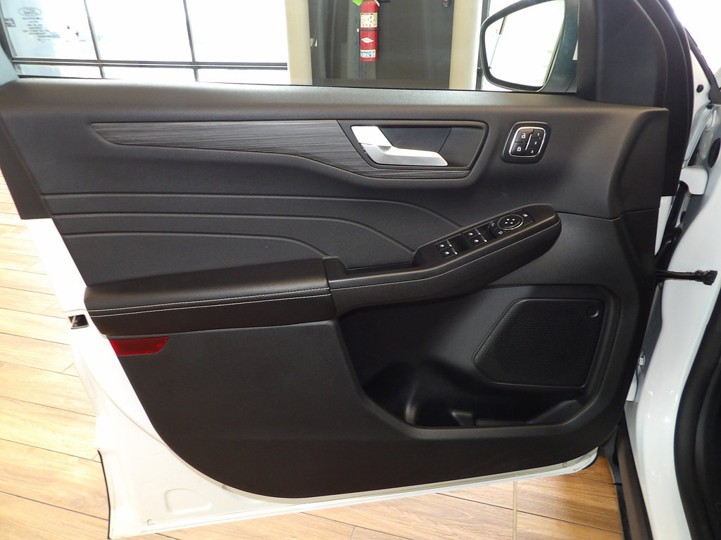 Used 2025 Ford Escape Platinum AWD/4WD image 24