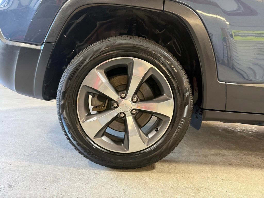 Certified 2020 Jeep Cherokee Limited AWD/4WD image 36