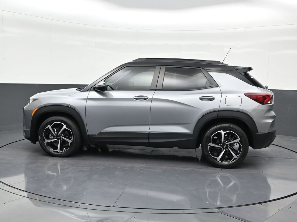 Used 2023 Chevrolet TrailBlazer RS w/ Sun and Liftgate Package image 2