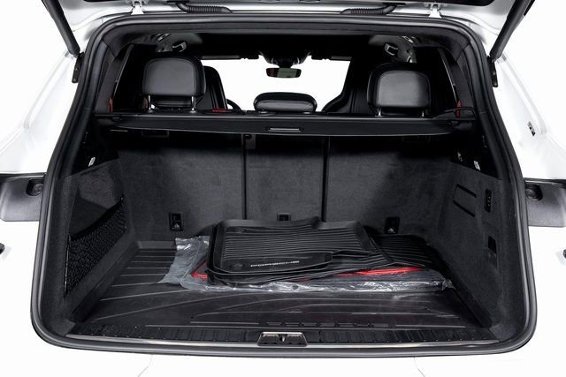 Certified 2025 Porsche Cayenne GTS image 5