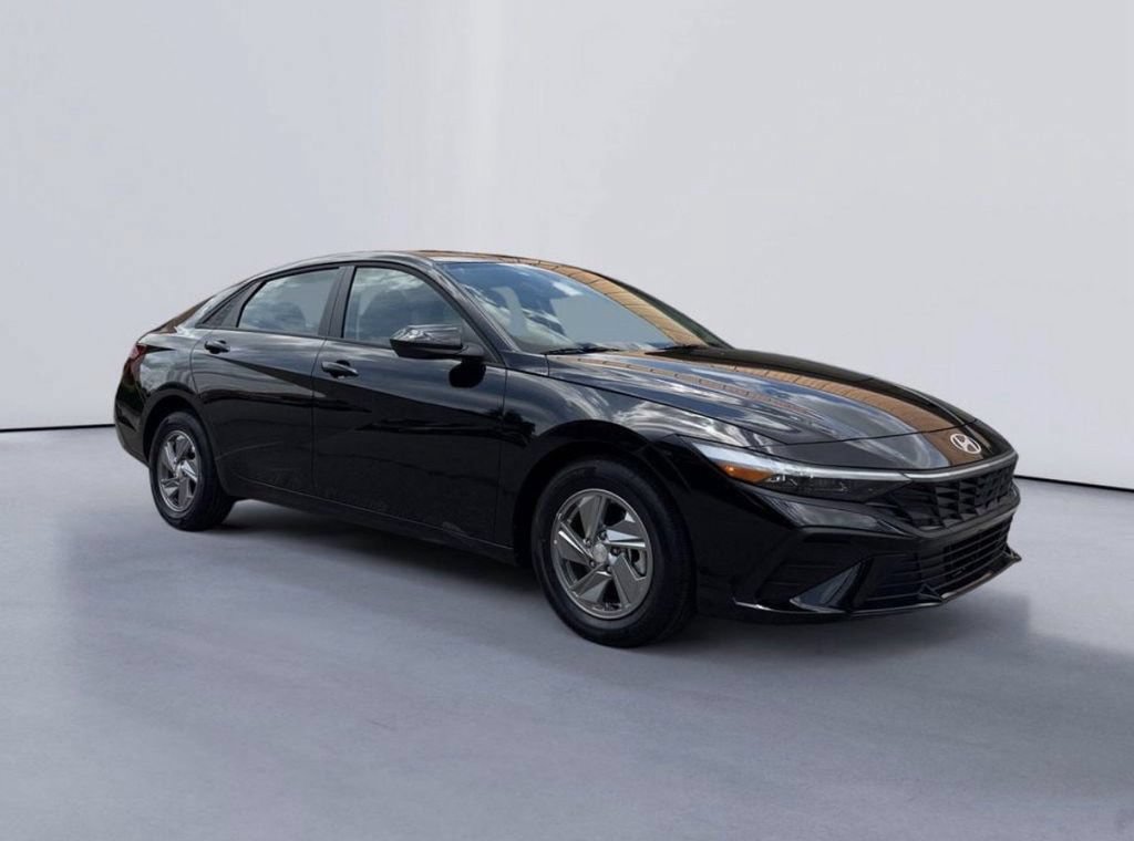 New 2026 Hyundai Elantra SE FWD image 1