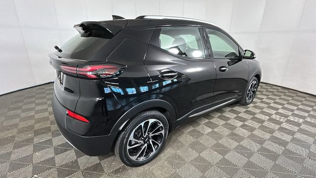 Used 2022 Chevrolet Bolt EUV Premier w/ Sun & Sound Package FWD image 3