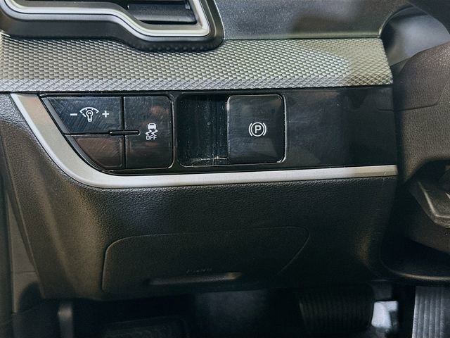 Used 2025 Kia Sportage LX image 8
