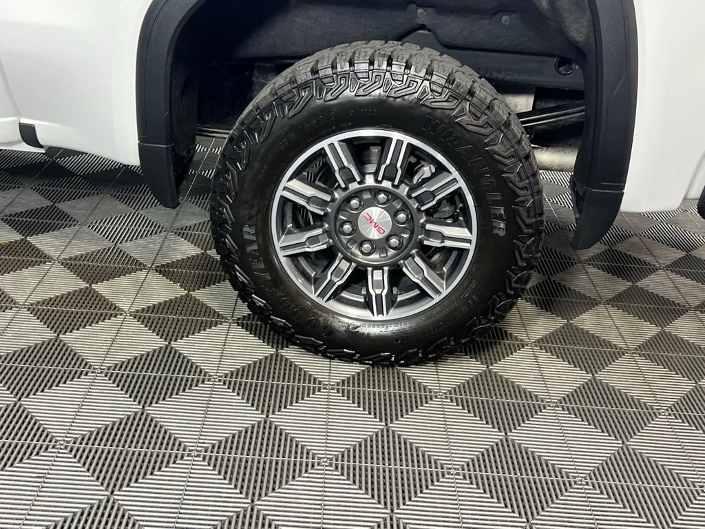 Used 2025 GMC Sierra 1500 AT4 image 13