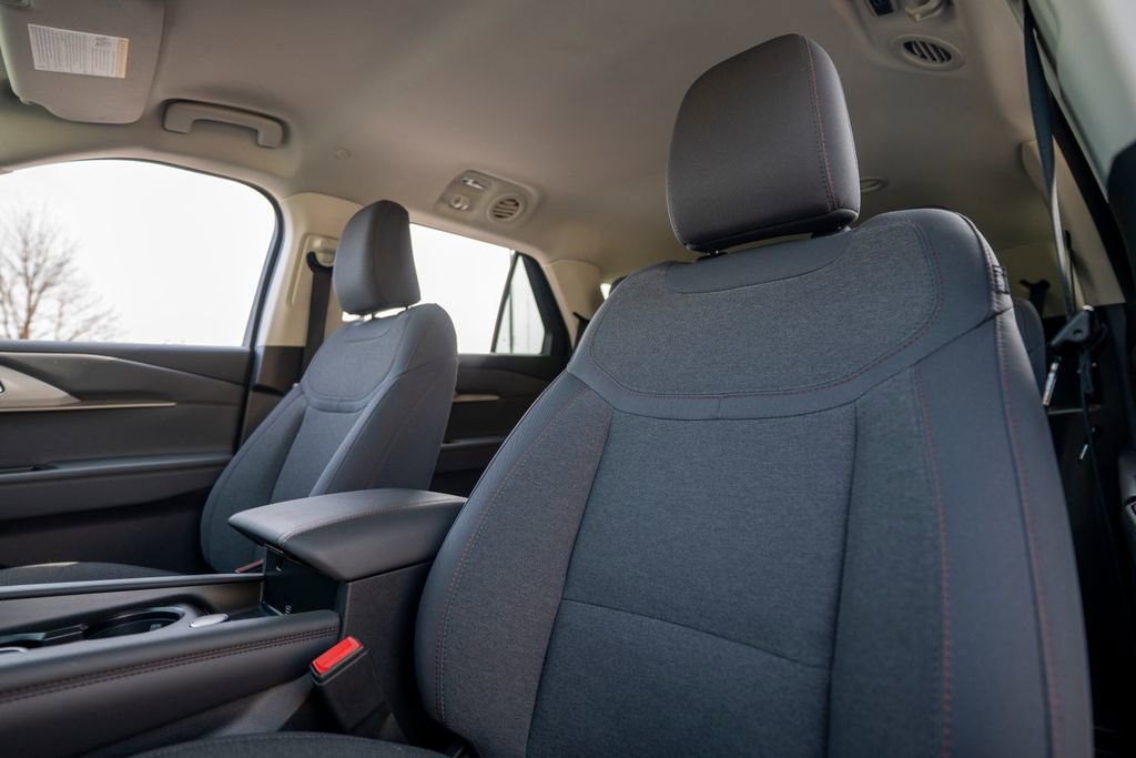 Used 2025 Ford Explorer Active image 6