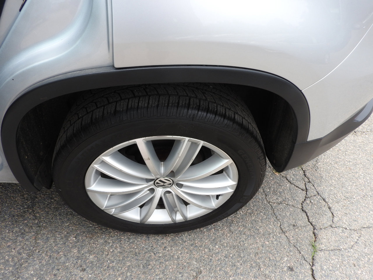 Used 2016 Volkswagen Tiguan SE image 16